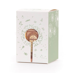Coffret cadeau avec motif pissenlit et billet de banque en forme de sucette en guise de décoration.