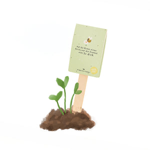 Illustration de jeunes plantes dans le sol avec un panneau représentant un dicton et un bourdon.