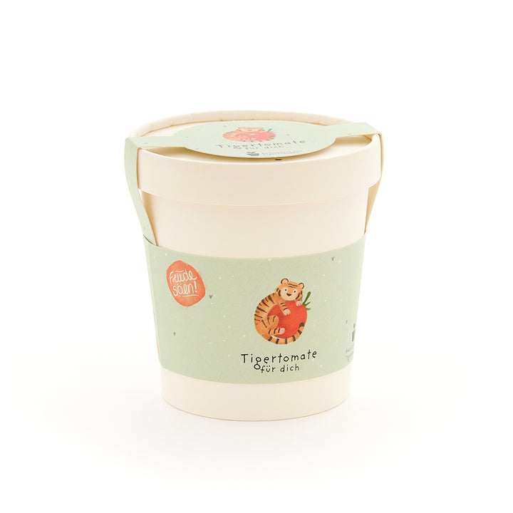 Tasse avec une étiquette verte représentant un tigre avec une tomate et le texte « Tiger tomato for you ».