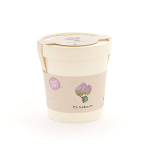 Pot de fleurs beige avec une étiquette représentant un arbre dessiné et les mots « Arbre climatique ».