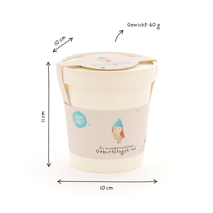 Mug avec couvercle, étiquette illustrée "You beautiful birthday child", dimensions 10x11 cm, poids 60 g.