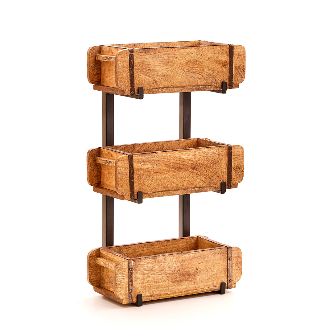 Étagère à trois niveaux avec caissons rectangulaires en bois et cadre en métal noir sur fond blanc.