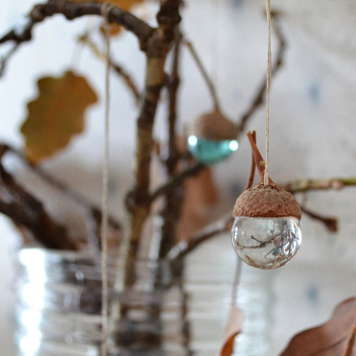 Pendentif gland avec boule de verre