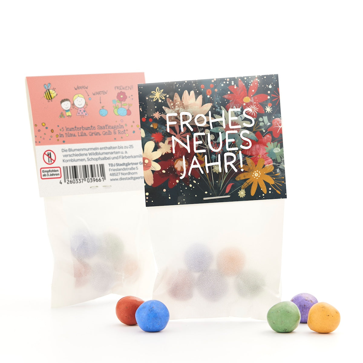 Deux sacs de boules de graines colorées, l'un avec un imprimé floral "Bonne année !" et l'autre avec des descriptions et des dessins, avec quelques boules posées devant.