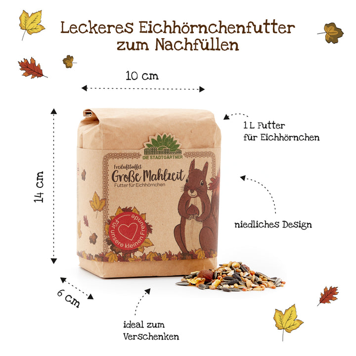 Sac en papier avec nourriture pour écureuil, écureuil illustré et feuilles qui tombent, dimensions et caractéristiques spéciales mises en évidence en allemand.