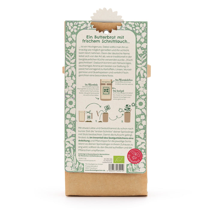 Dos d'un sac en papier brun avec une étiquette verte et blanche ; instructions et texte pour semer la ciboulette, avec des illustrations et une description en allemand.