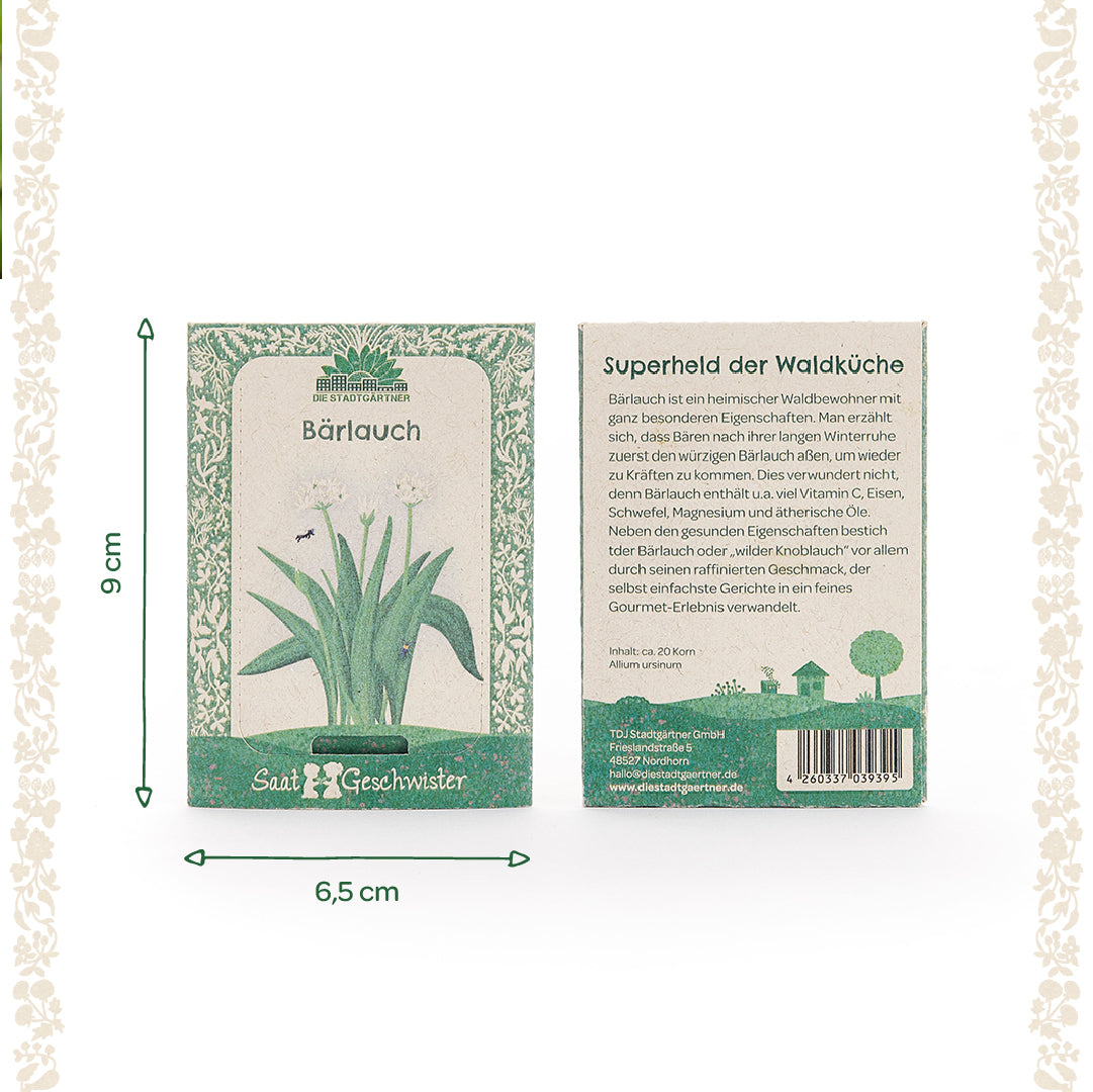 Deux sachets de graines d'ail des ours de la marque "Die Stadtgärtner" avec une bordure à motifs verts ; devant gauche avec illustration d'ail des ours et dimensions 9 cm x 6,5 cm, derrière droit avec texte descriptif.