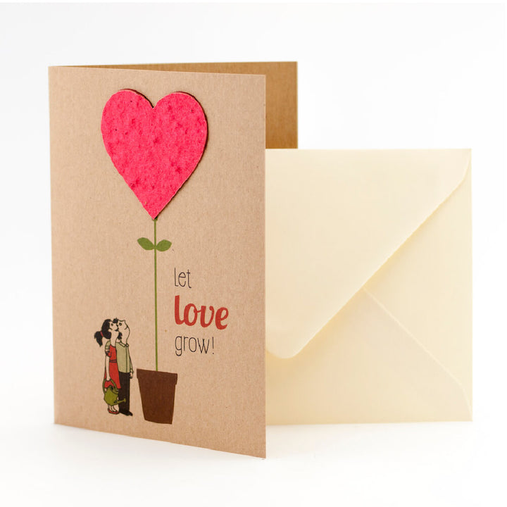 Carte de vœux avec un motif de cœur et le texte « laissez l'amour grandir ! », à côté une enveloppe.